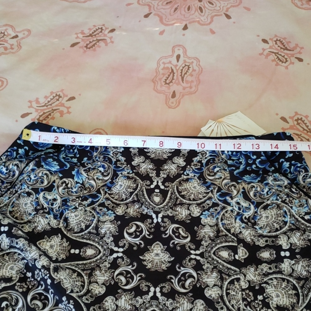 Boston Proper Mirrored Vase Skirt. Floral Pencil - Picture 9 of 13